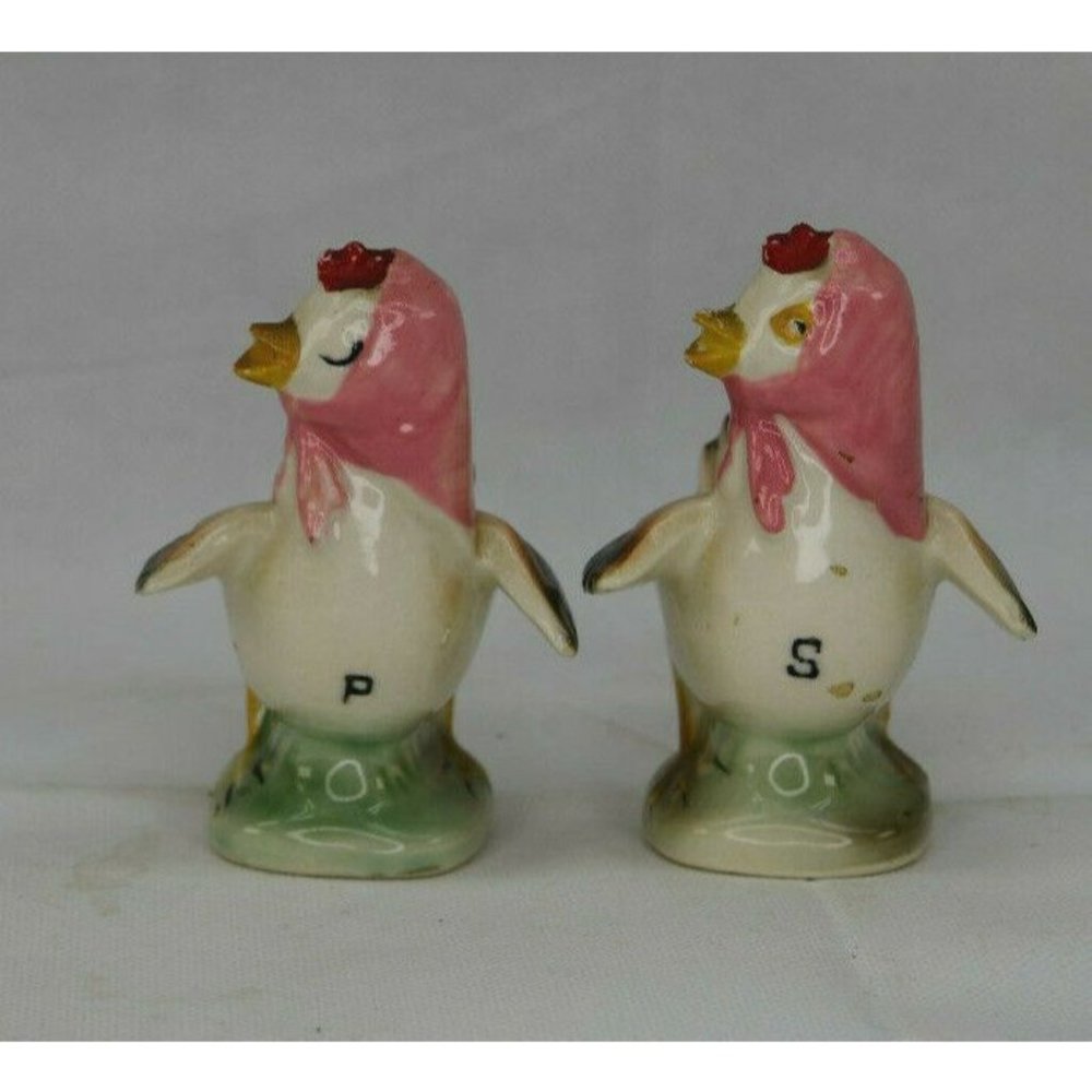 Vintage Chickens In Headscarfs And Flapping Their Wings Salt And Pepper Shakers
